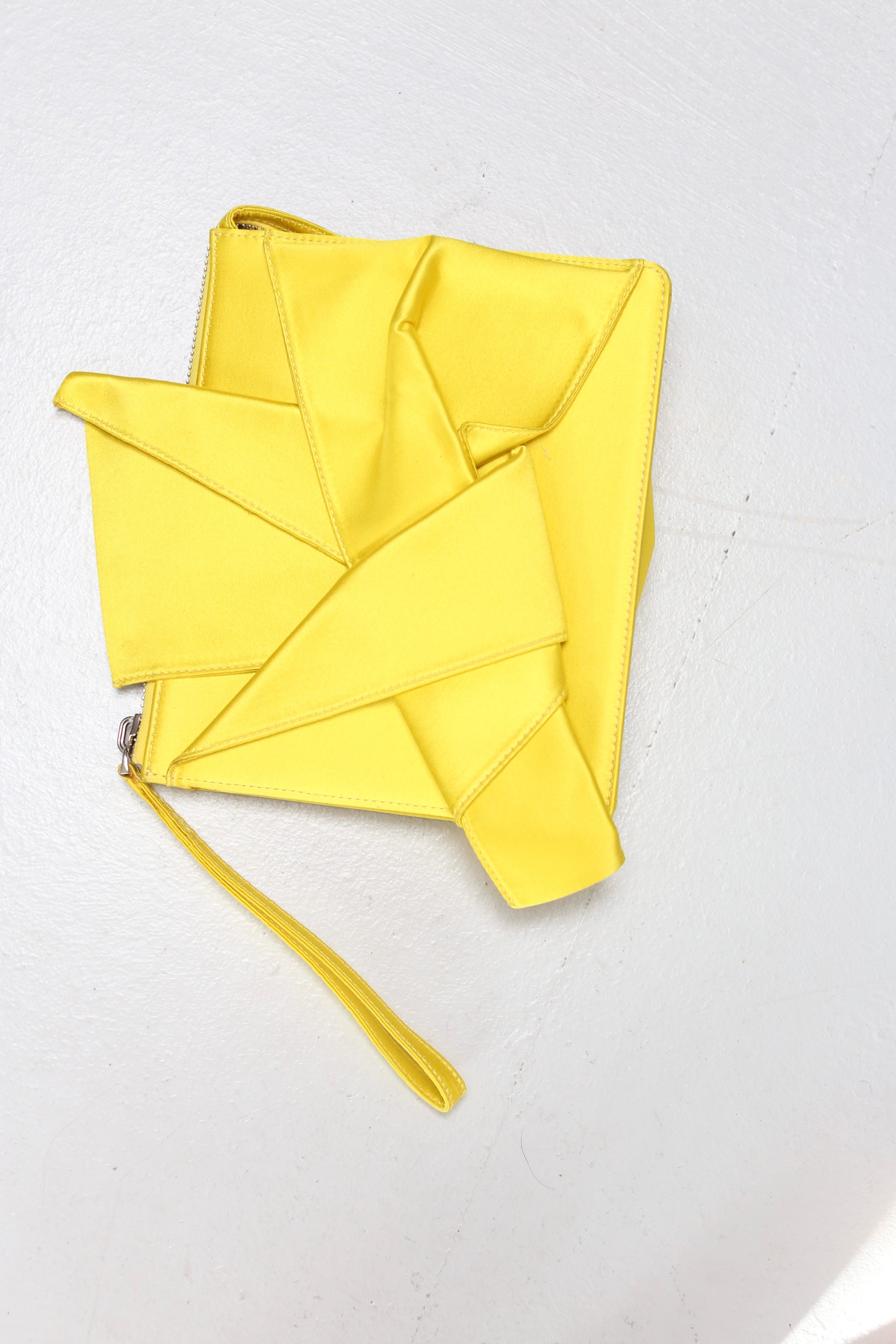 N21 abstract bow Satin clutch bag