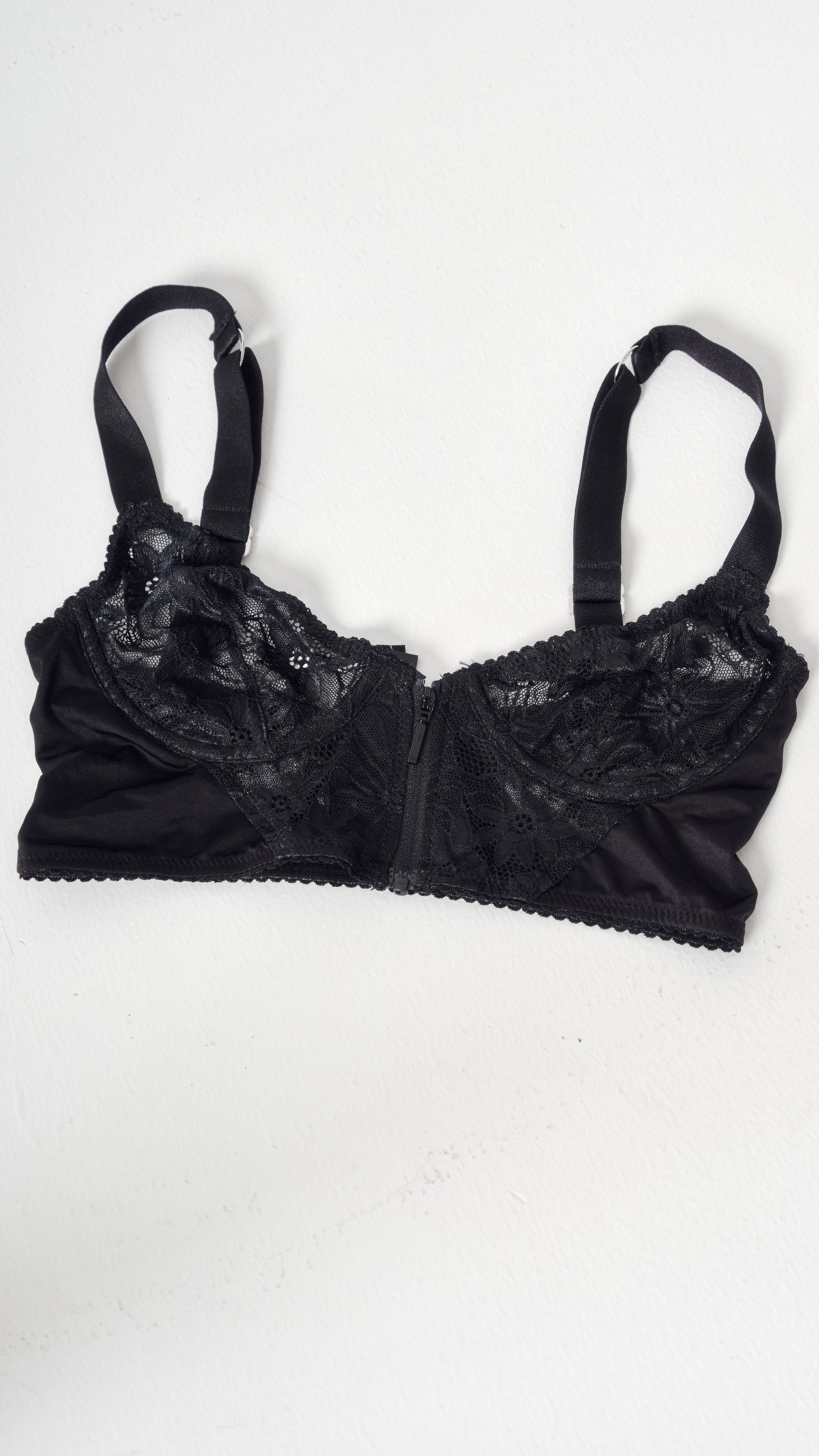 Lonely ligerie front zip bralet