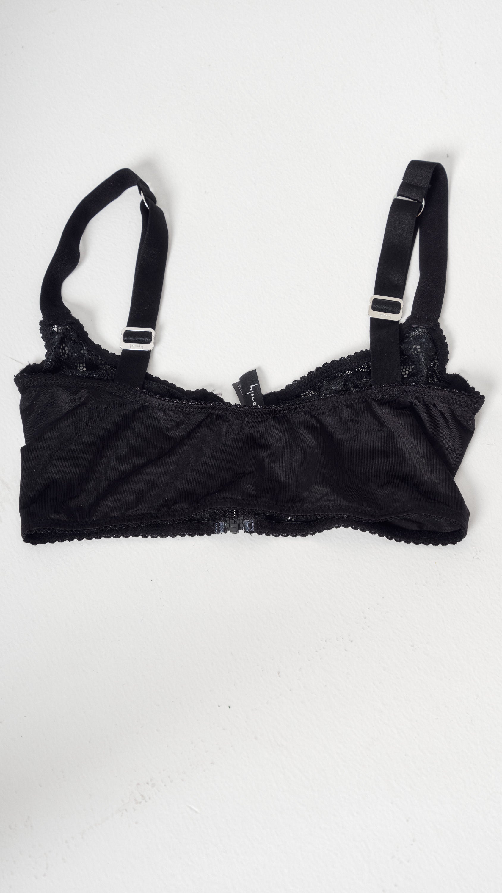 Lonely ligerie front zip bralet